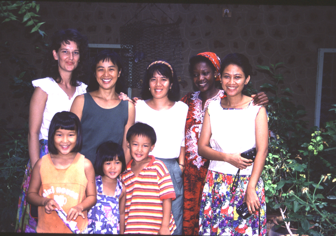 Sok Hui with children, midwives and other missionaries